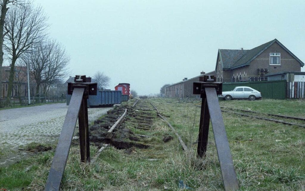 Stilleven van het emplacement van Minnertsga om opbraak op 2 april 1980. Foto: Wietse Hoekstra.