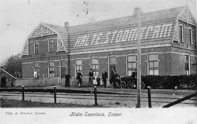 Prentbriefkaart van de halte Essenhuis in Losser, jaren twintig van de vorige eeuw. Foto: Historische Kring Losser.