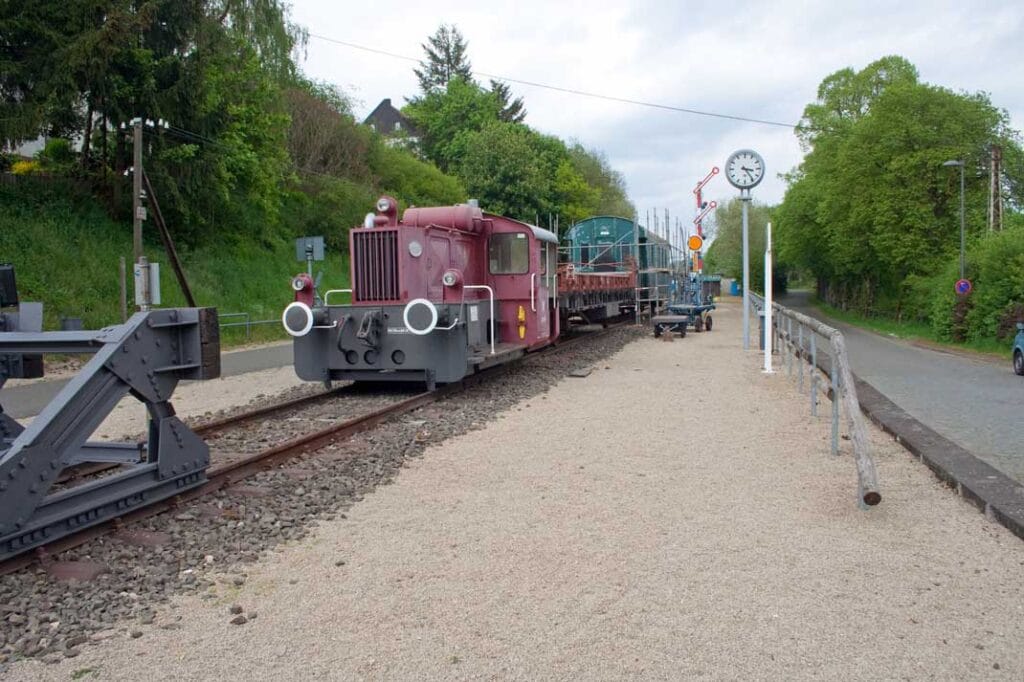 Deze foto toont spoorwegmaterieel in het gratis toegankelijk openluchtmuseum met diverse soorten materieel in Pronsfeld op 17 mei 2016. Foto: Oege Kleijne.