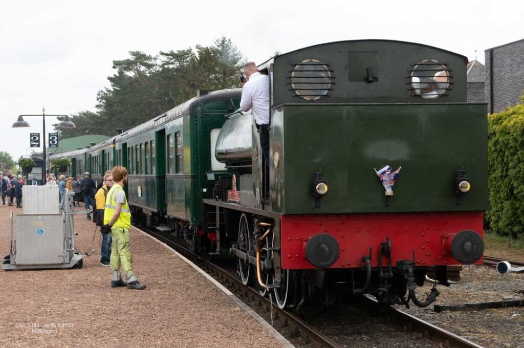 Deze foto toont stoomlocomotief Austerity WD 196 ”Errol Lonsdale” tijdens het stoomfestival te Maldegem op 6 mei 2023. Foto: Frits van Buren.